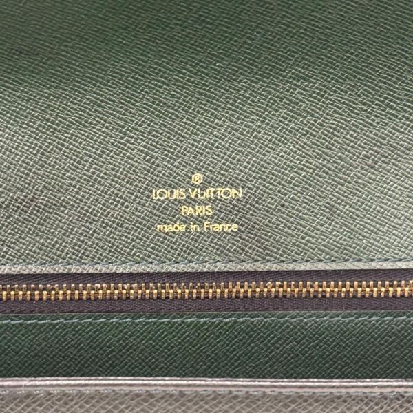 Louis Vuitton 墨綠色荔枝皮手拿包 