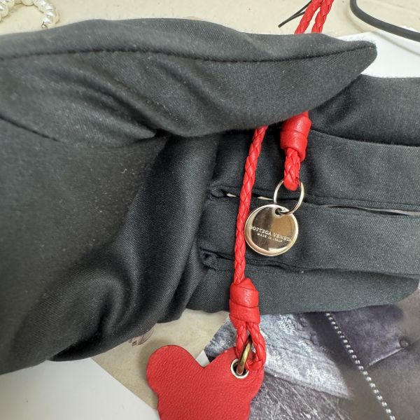 Bottega Veneta 紅色造型 掛繩 