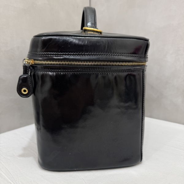 Chanel 大款漆皮手提化妝包 