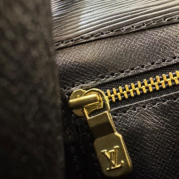 LV EPI水波紋黑色信封手拿包 