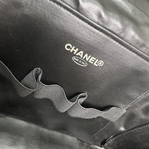 Chanel 菱格漆皮化妝包 