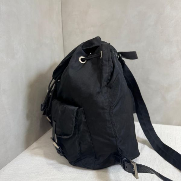PRADA 經典尼龍背包 
