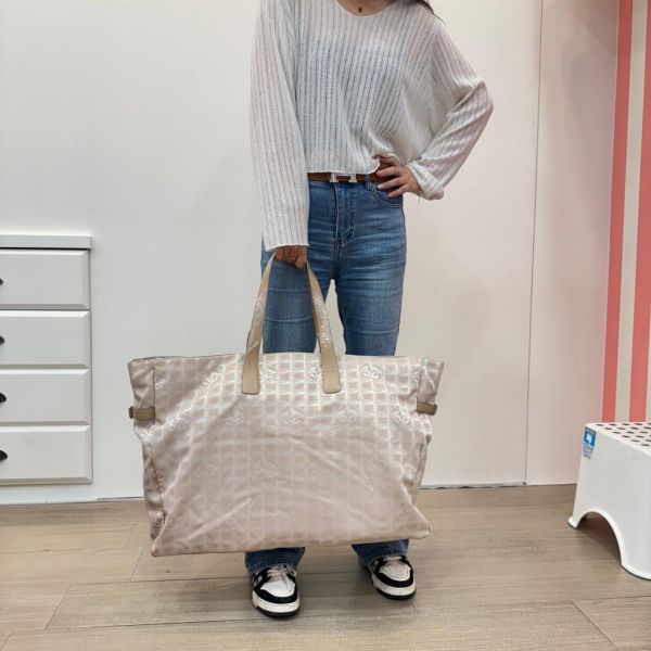 Chanel 大號奶茶色冰格旅行袋 