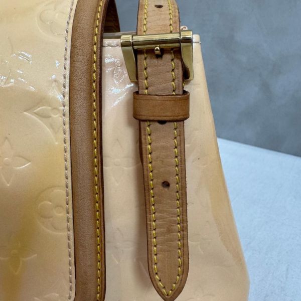 Louis Vuitton 黃色漆皮壓紋肩背包 