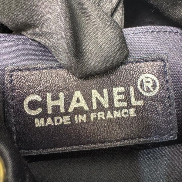 Chanel 菱格緞面珍珠logo後背包 