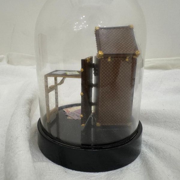 Louis Vuitton 櫃子水晶球 