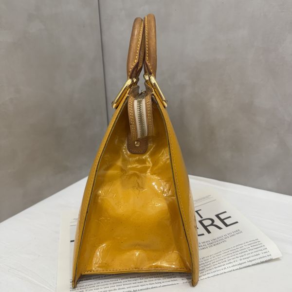 LV 漆皮梯形手提包 