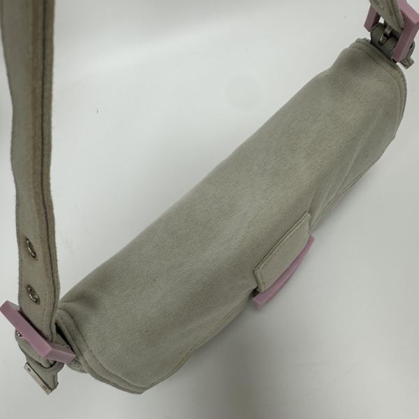 Fendi Baguette 淡灰色布面肩背包 
