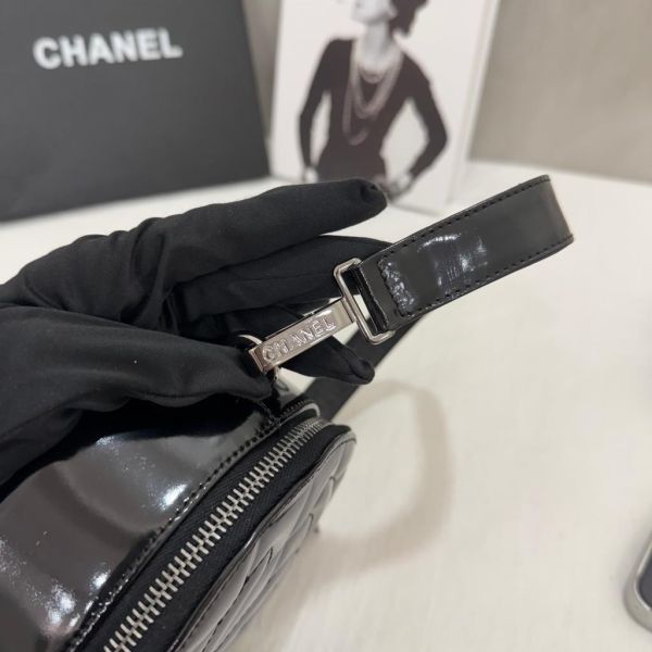 Chanel 漆皮小圓包 