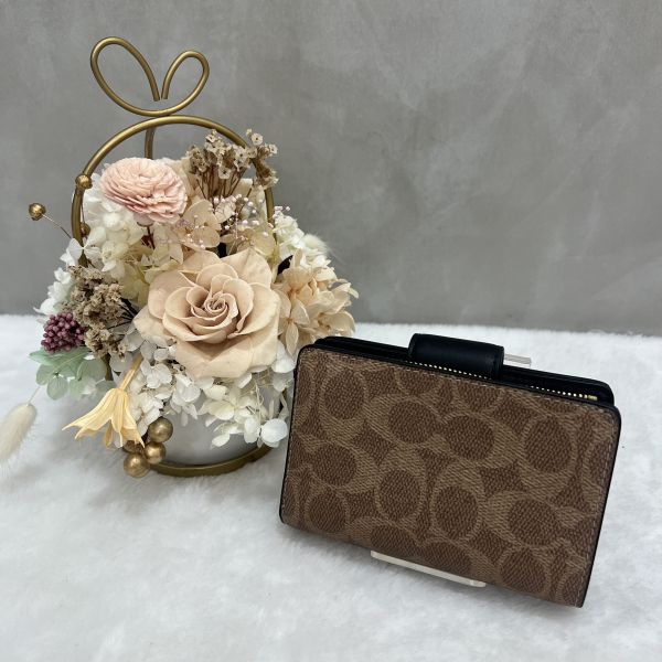 Coach 按扣式翻蓋短夾 