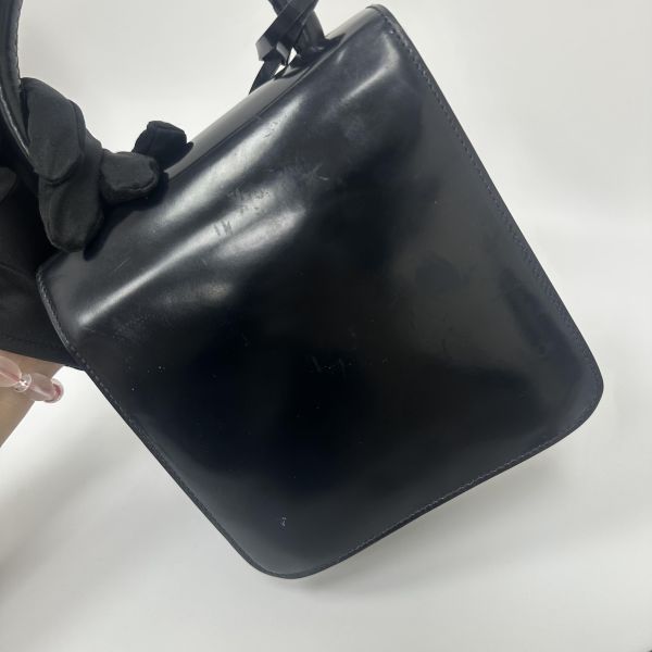 PRADA 黑色皮革手提包 