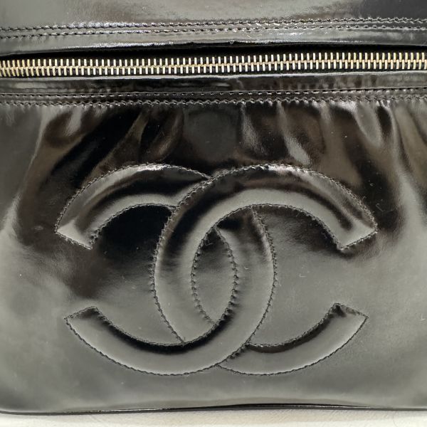 Chanel 大款漆皮手提化妝包 
