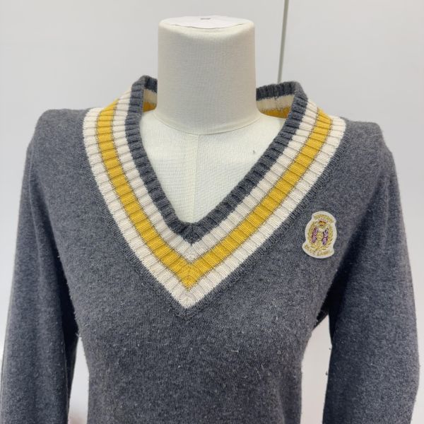 Burberry 學院風V領針織衫 