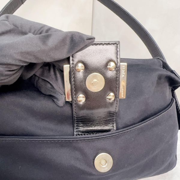 Fendi Mamma Baguette 黑色帆布肩背包 