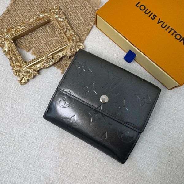 Louis Vuitton 漆皮黑灰壓紋短夾 