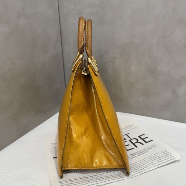 LV 漆皮梯形手提包 