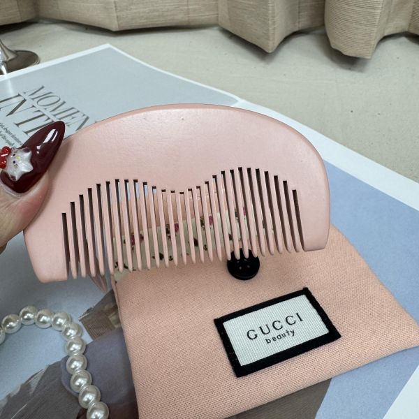 Gucci粉色碎花小木梳 