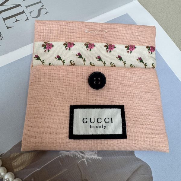 Gucci粉色碎花小木梳 