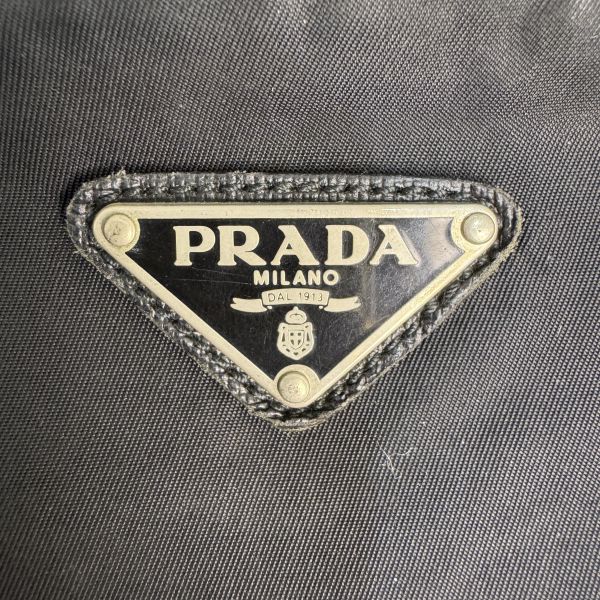 PRADA 經典黑色尼龍斜背包 