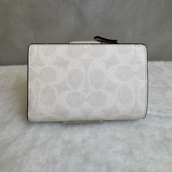 Coach 米白中型拉鍊零錢包 