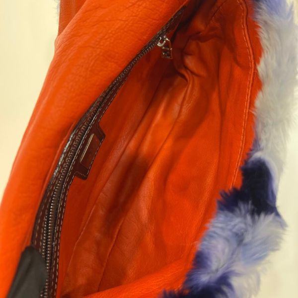 FENDI 稀有瀨兔毛琺瑯扣法棍包 