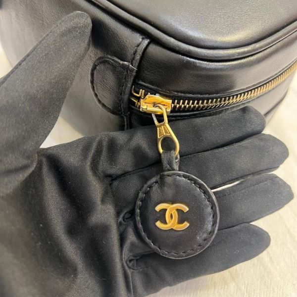 Chanel 雙色皮革化妝包 