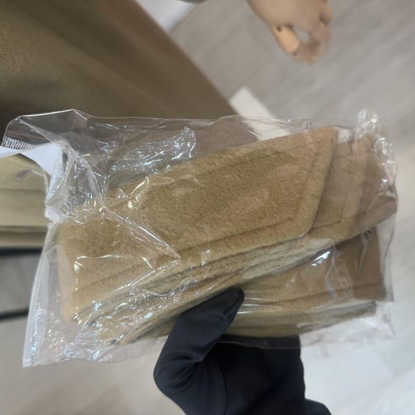 Burberry卡其色毛領大衣 