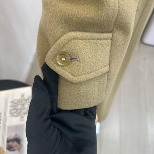 Burberry卡其色毛領大衣 