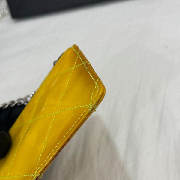 Chanel 黃色亮面漆皮手提包 