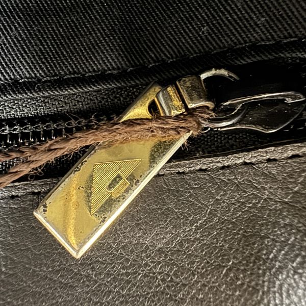 Bottega Veneta 皮革編織流浪包 