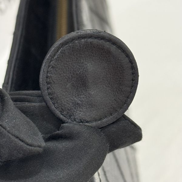 Chanel 黑色小羊皮菱格手拿包 