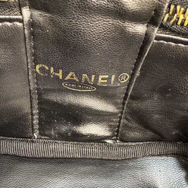 Chanel 漆皮化妝包 