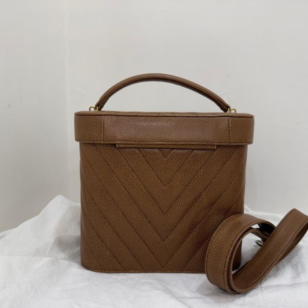 Chanel 奶金水桶化妝包 