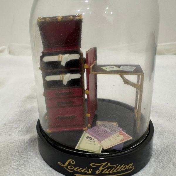 Louis Vuitton 櫃子水晶球 