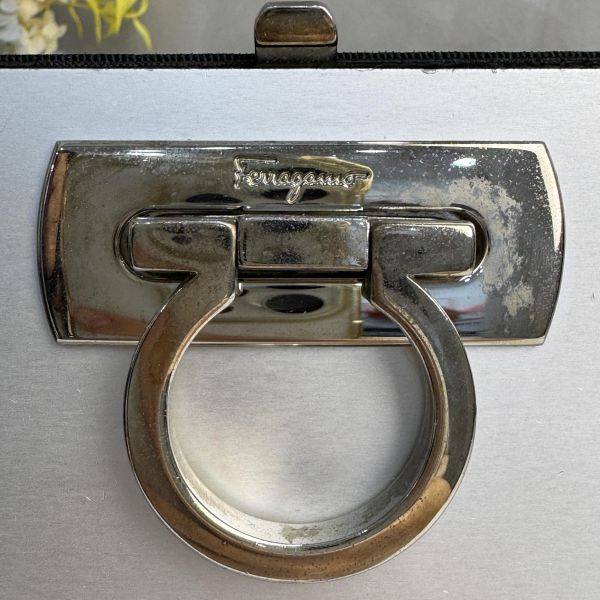 Ferragamo Gancini AU-21 6717 銀色鋁製單肩包 