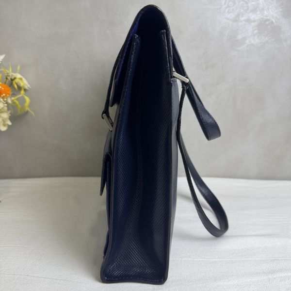 Bottega Veneta 藍黑雙色復古手提包 