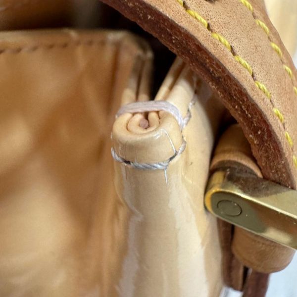 Louis Vuitton 黃色漆皮壓紋肩背包 