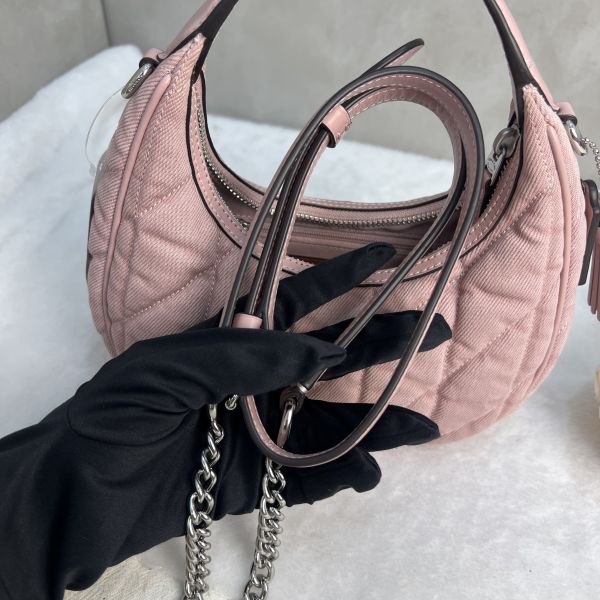 COACH 牛仔斜背兩用彎月包 