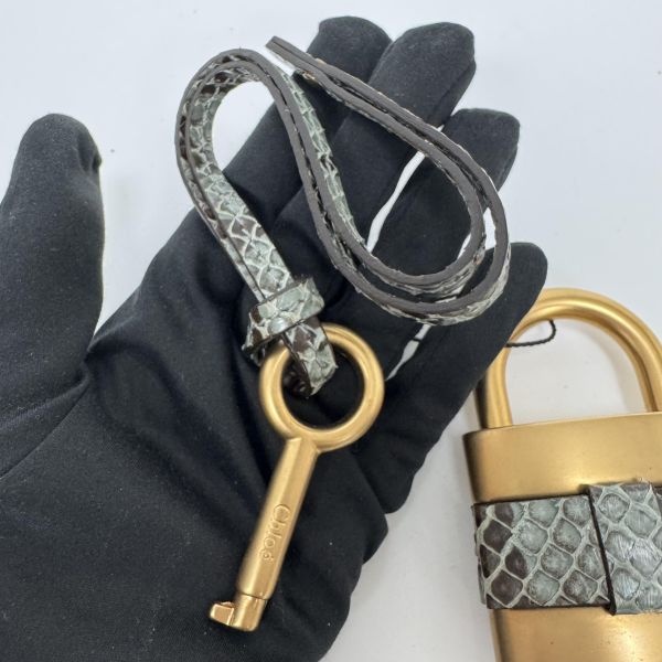 Chloe'  鎖頭擺件 