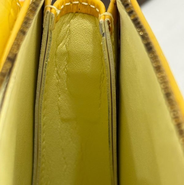 Louis Vuitton 檸檬黃漆皮相機包 