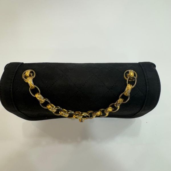 Chanel 迷你麂皮黑金雕花鏈條包 