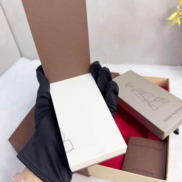 Louis Vuitton Tour Eiffel VIP 限量版翻頁動畫書 