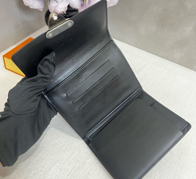 Louis Vuitton 硬殼扣式手提錢包 含卡夾 