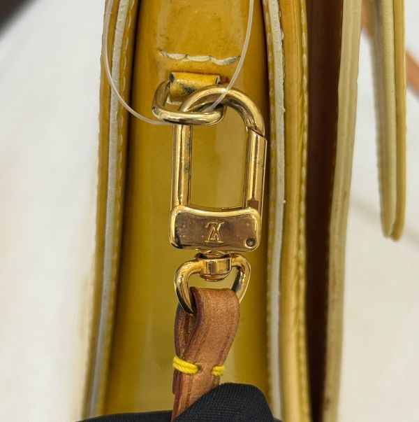 Louis Vuitton 檸檬黃漆皮相機包 