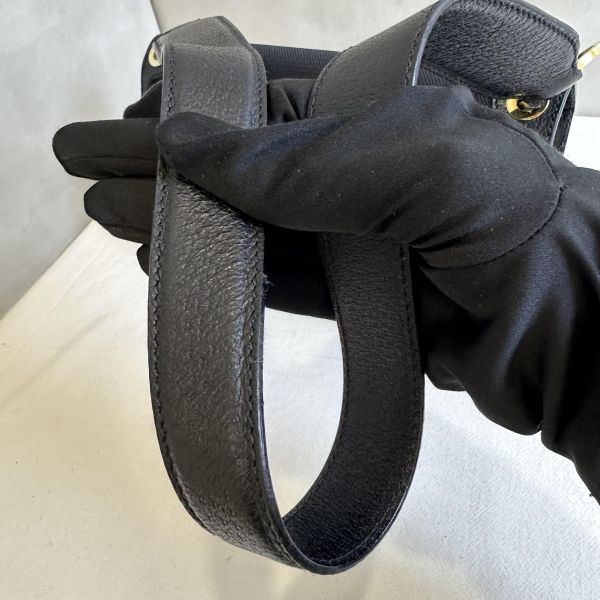 Ferragamo 菲拉格慕 經典金屬扣環包 