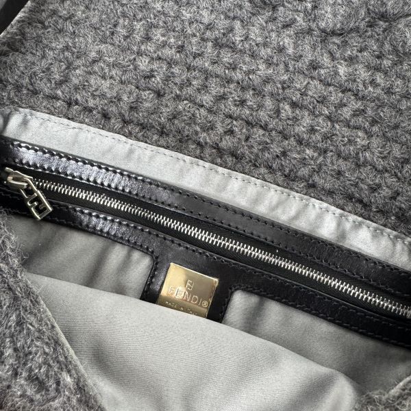 Fendi Baguette 灰色毛線針織肩背包 
