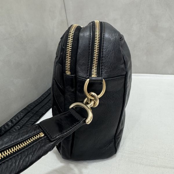 Chanel 絨毛皮革拼色相機包 