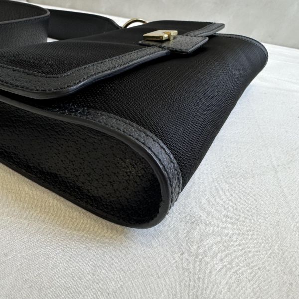 Ferragamo 菲拉格慕 經典金屬扣環包 