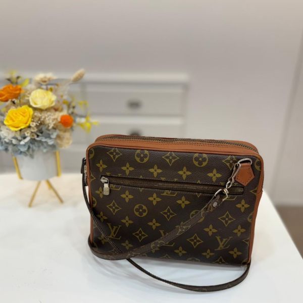Louis Vuitton 紅皮老花方形斜背包 