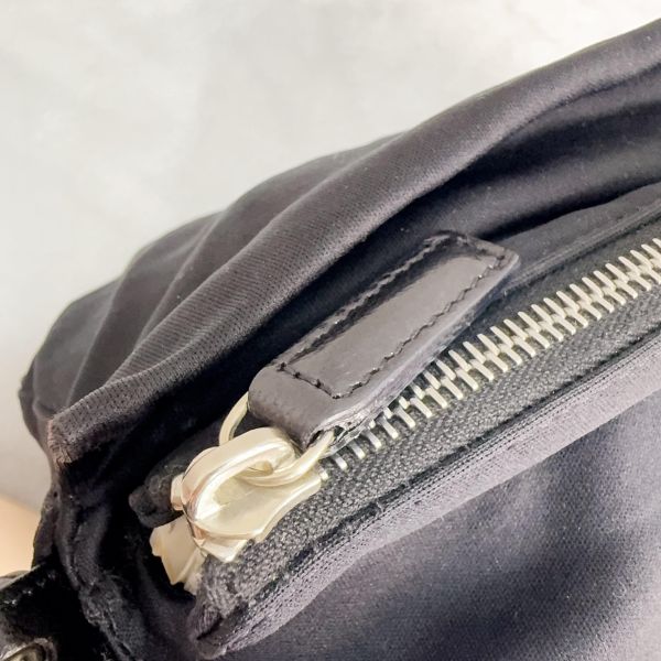 Fendi Mamma Baguette 黑色帆布肩背包 